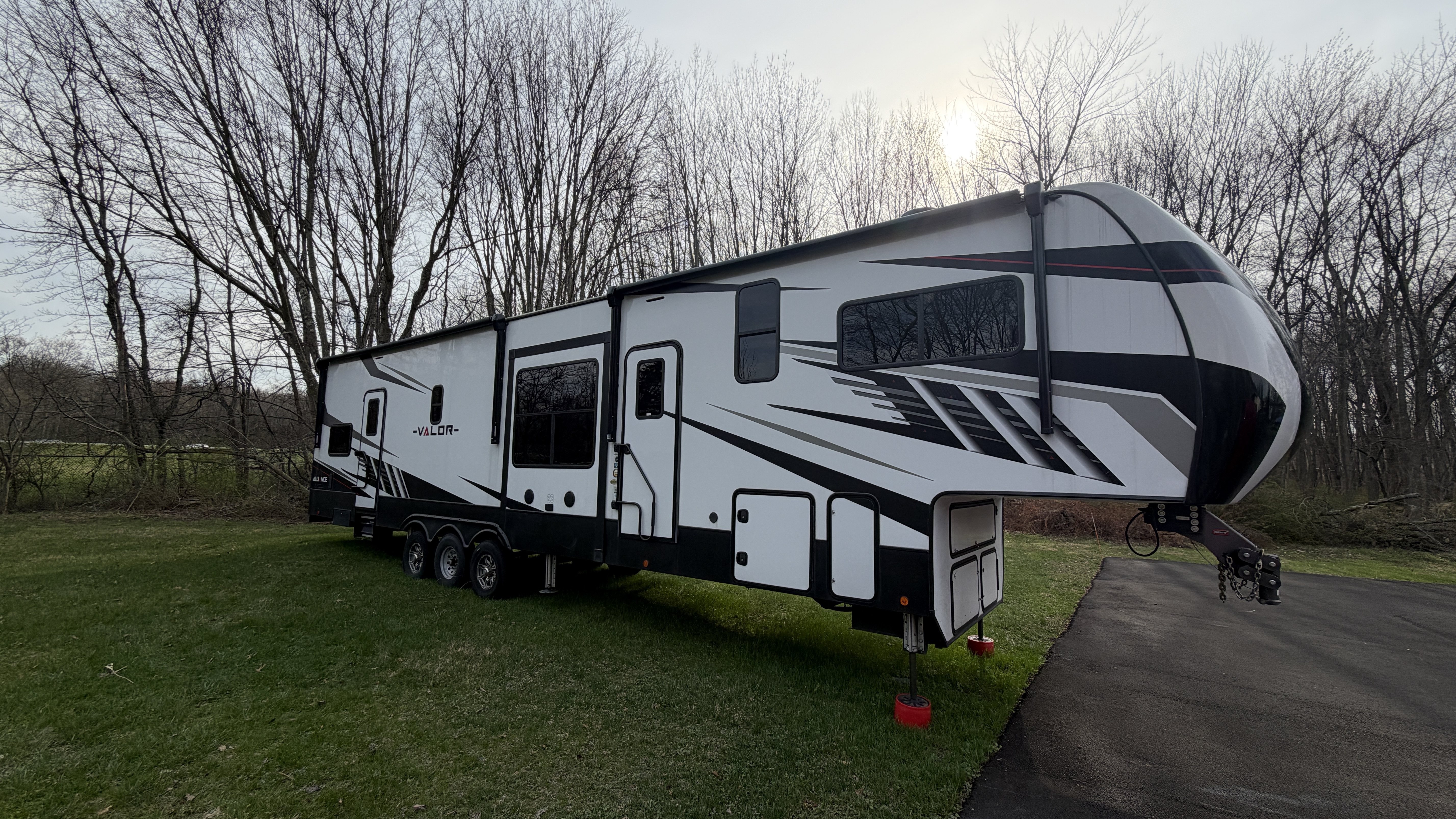2022 Alliance Rv VALOR 43V13 RV