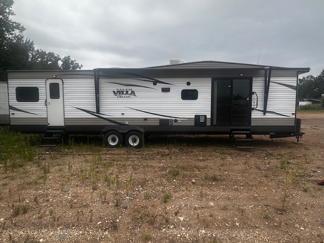 2017 Forest River Salem Villa Classic 39FDEN in detroit lakes MN