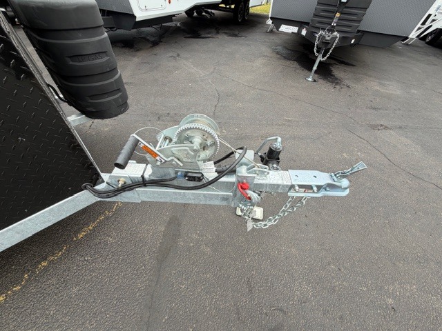 2027 Ice Castle Trophy Hunter 8x17 8 X 17V in detroit lakes MN