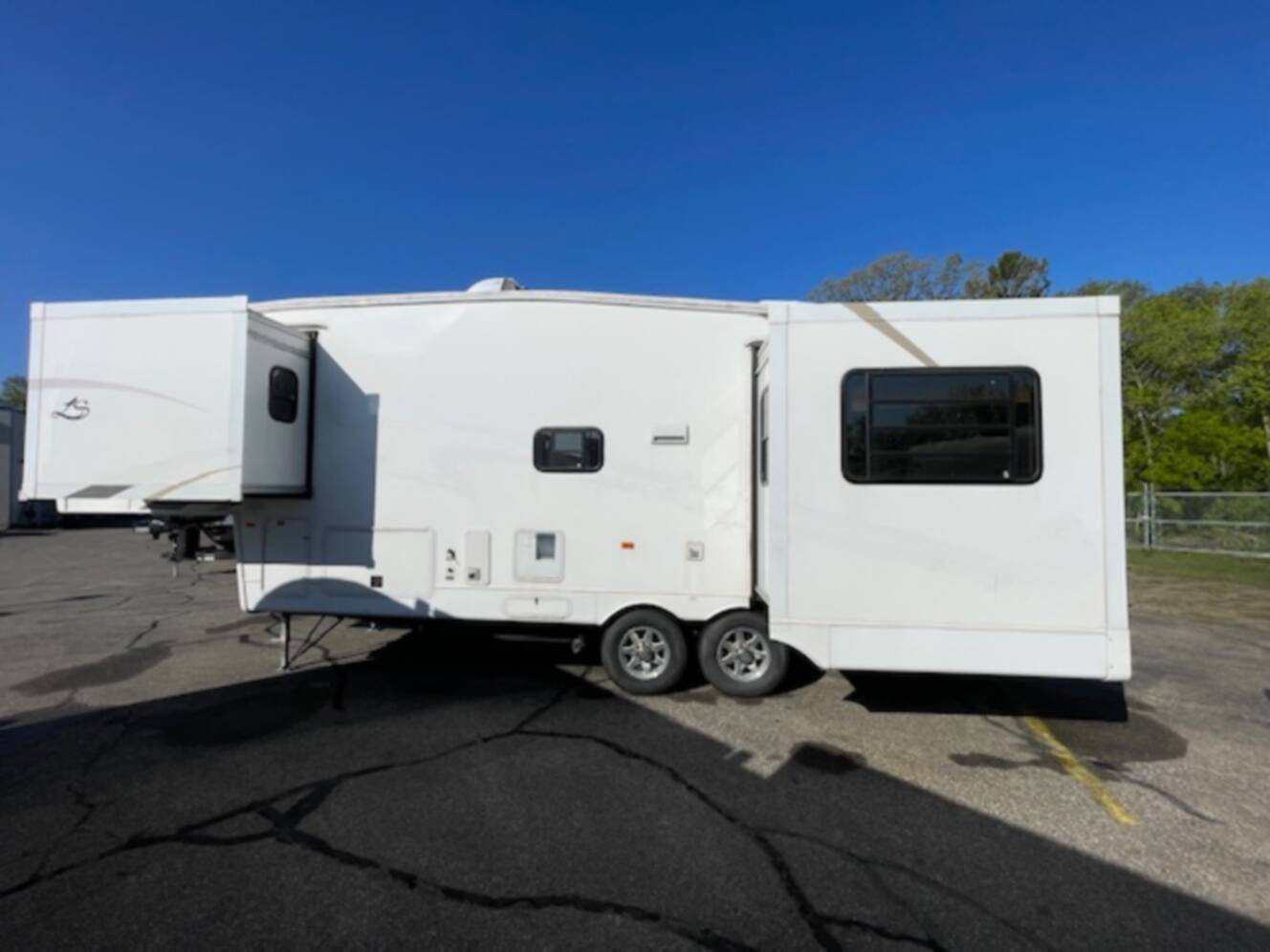 A photo of this 2011 Nu-Wa HITCHHIKER LS 29.5 FKLS