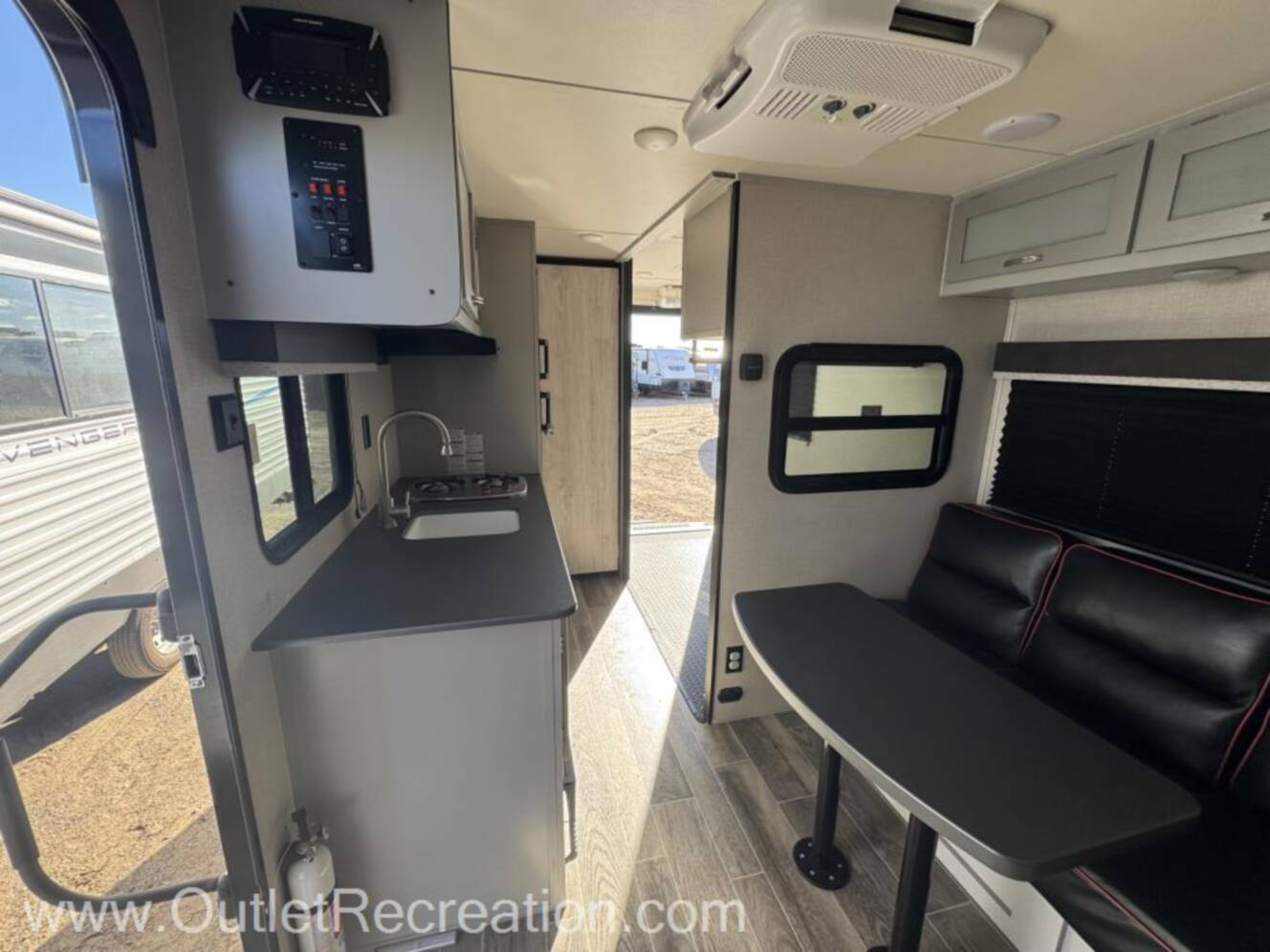 A photo of this 2022 Chinook Dream M-175