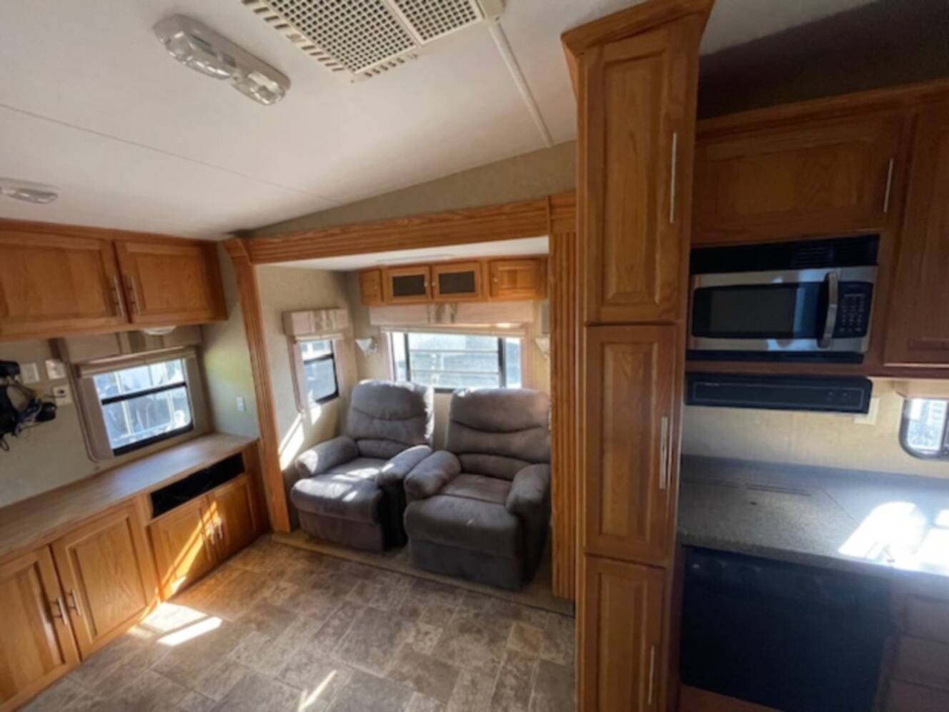 A photo of this 2011 Nu-Wa HITCHHIKER LS 29.5 FKLS