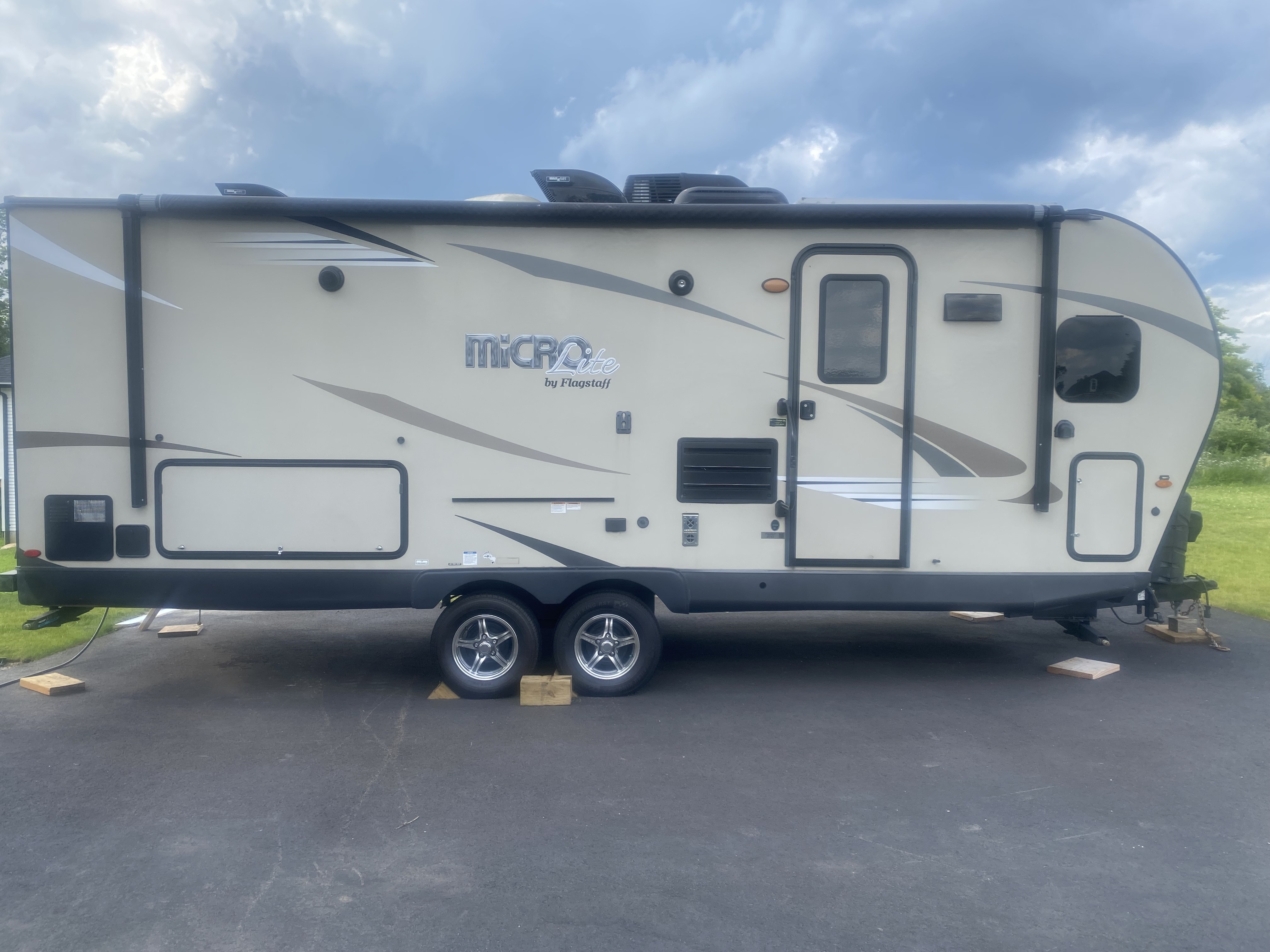 2019 Forest River FLAGSTAFF MICRO LITE 25FKS RV