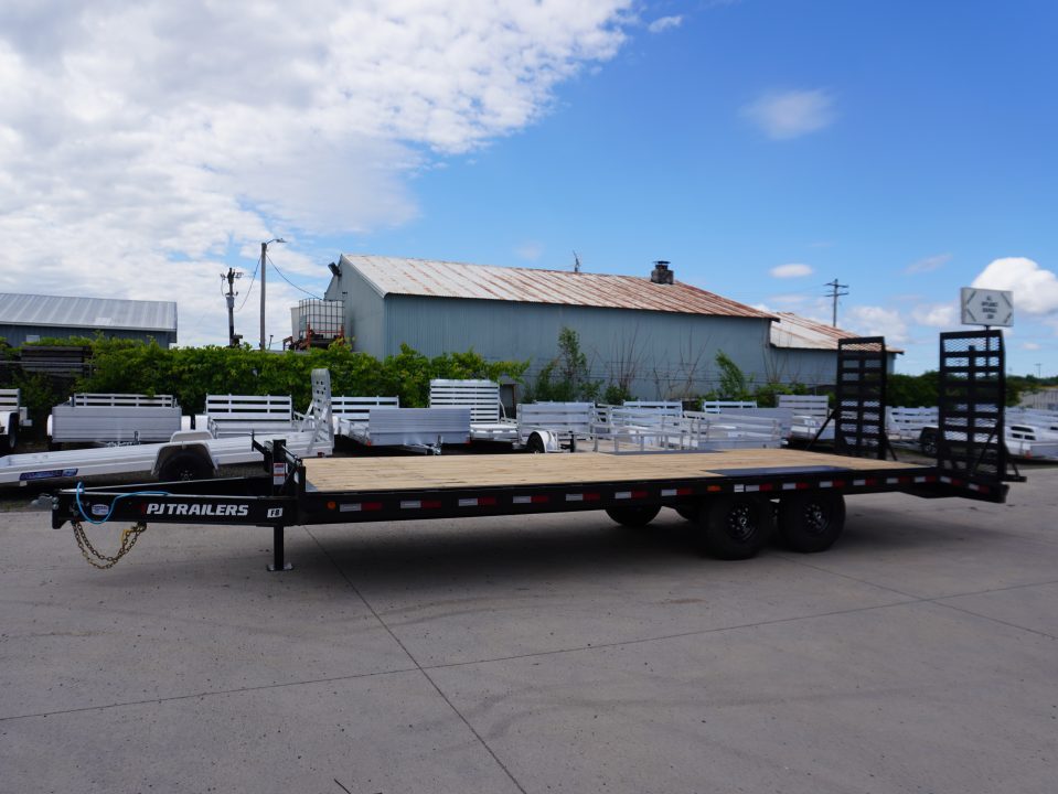 2027 PJ Trailers F8 24ft in East Bethel, MN