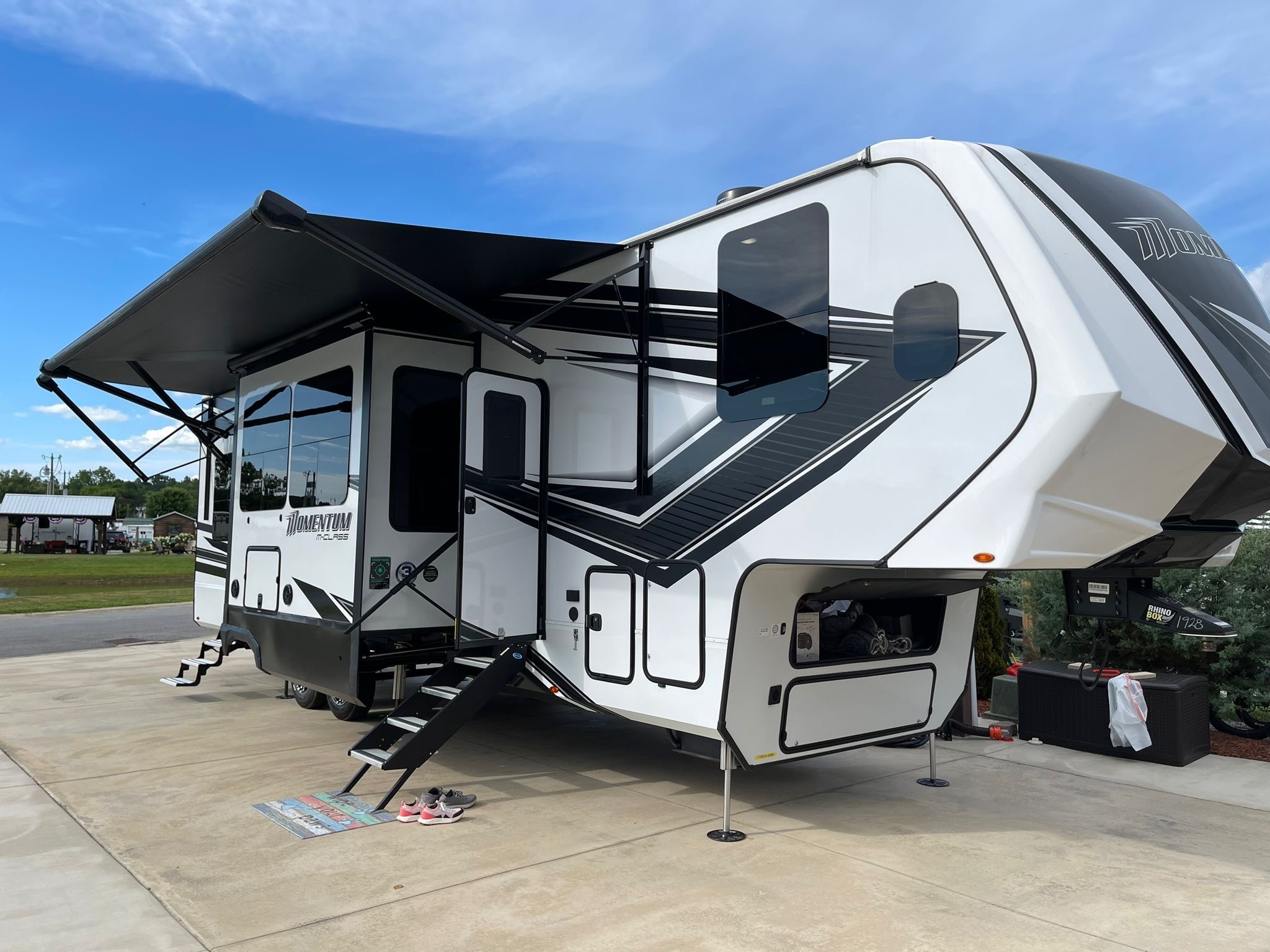 2024 Grand Design MOMENTUM M-CLASS 349M in cumming GA