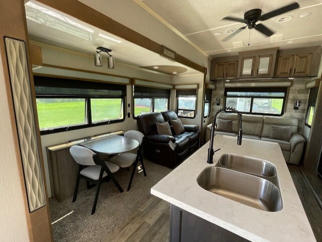 2021 Forest River CEDAR CREEK CHAMPAGNE 38EL in wooster OH