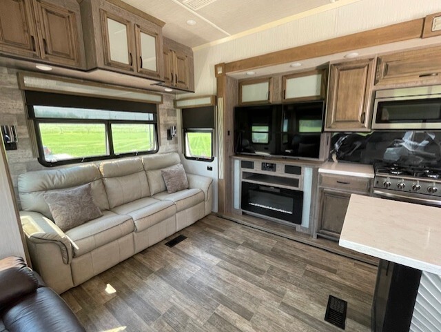 2021 Forest River CEDAR CREEK CHAMPAGNE 38EL RV