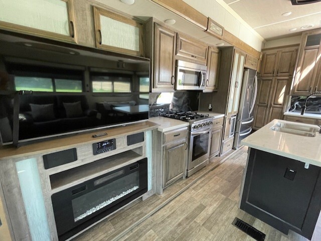 2021 Forest River CEDAR CREEK CHAMPAGNE 38EL in wooster OH