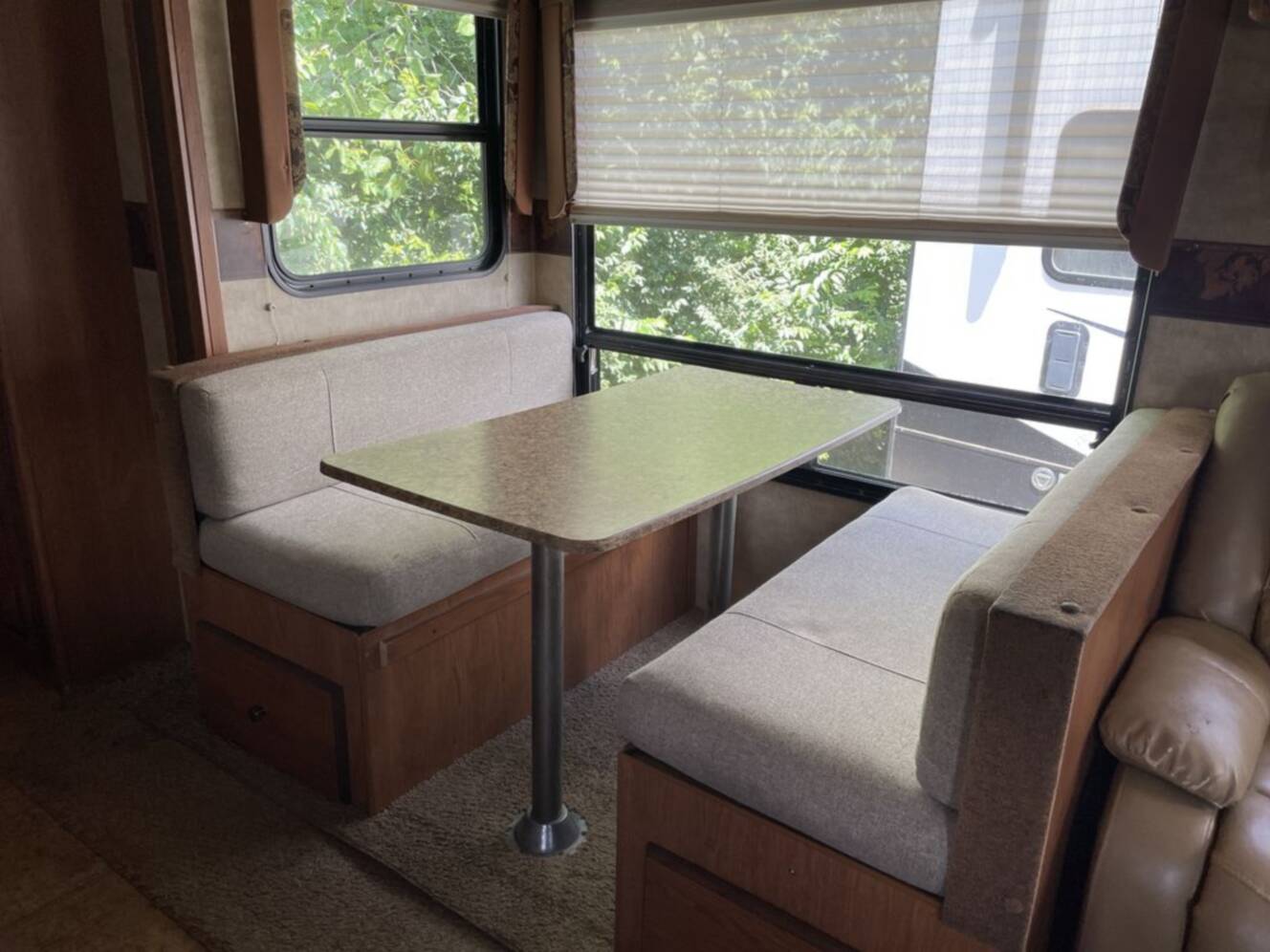 A photo of this 2011 Palomino Sabre FW 32BHTS