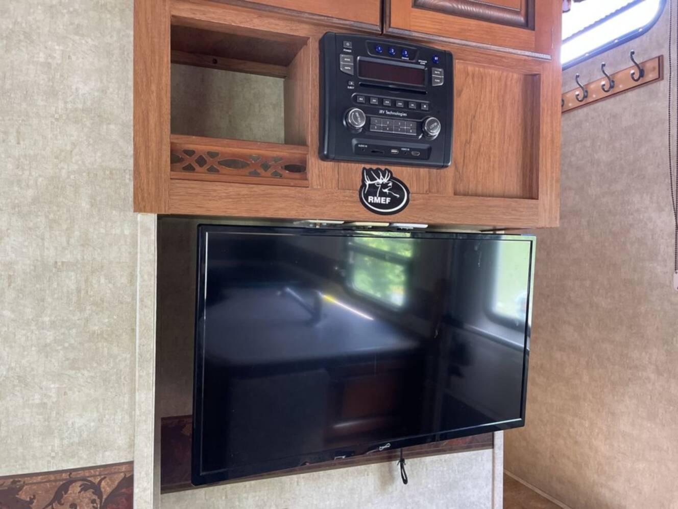 A photo of this 2011 Palomino Sabre FW 32BHTS