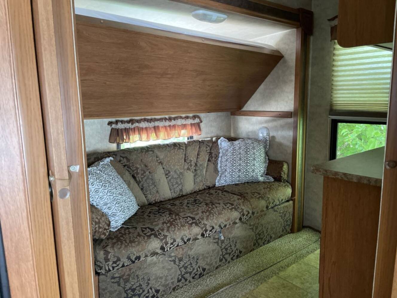 A photo of this 2011 Palomino Sabre FW 32BHTS