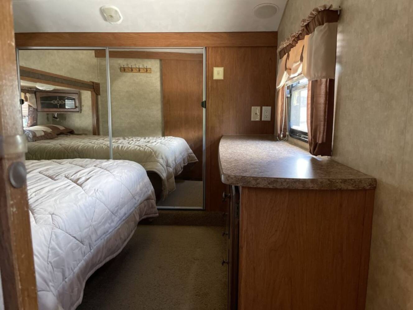 A photo of this 2011 Palomino Sabre FW 32BHTS