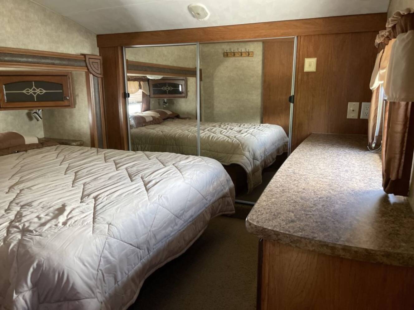 A photo of this 2011 Palomino Sabre FW 32BHTS