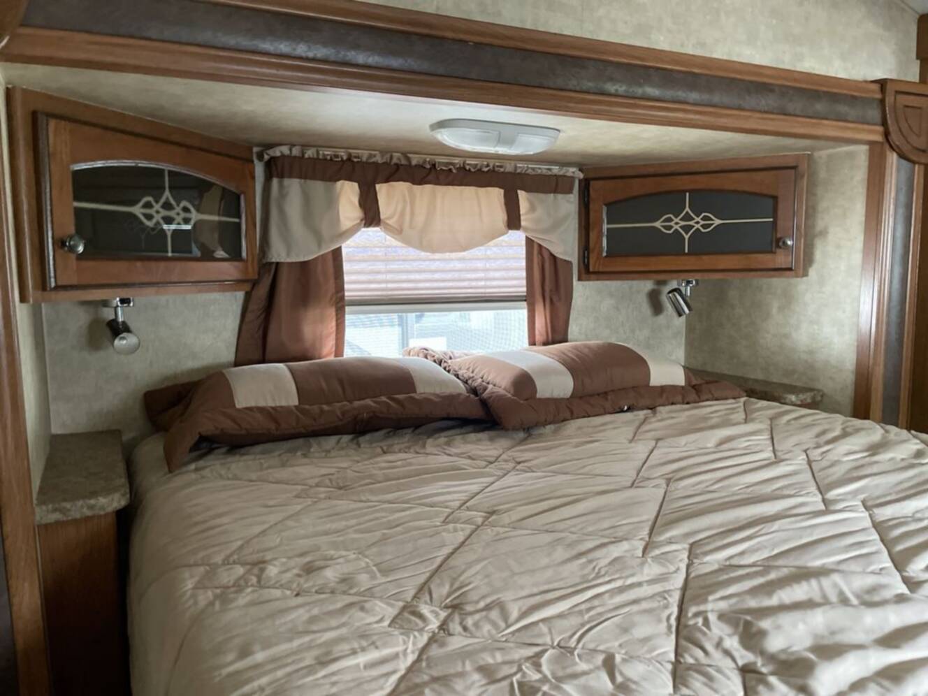 A photo of this 2011 Palomino Sabre FW 32BHTS