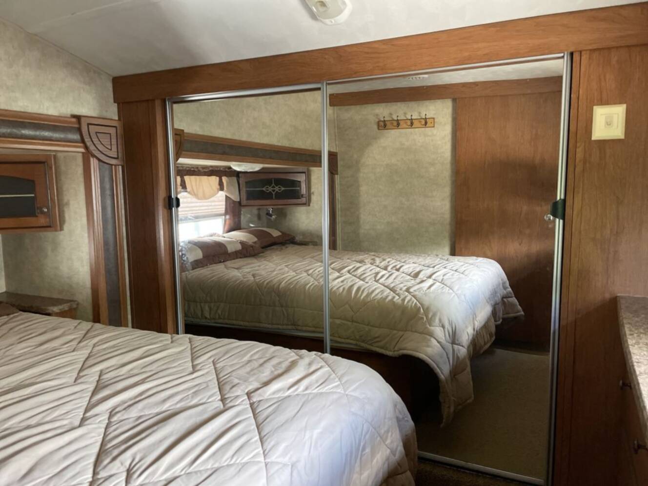A photo of this 2011 Palomino Sabre FW 32BHTS