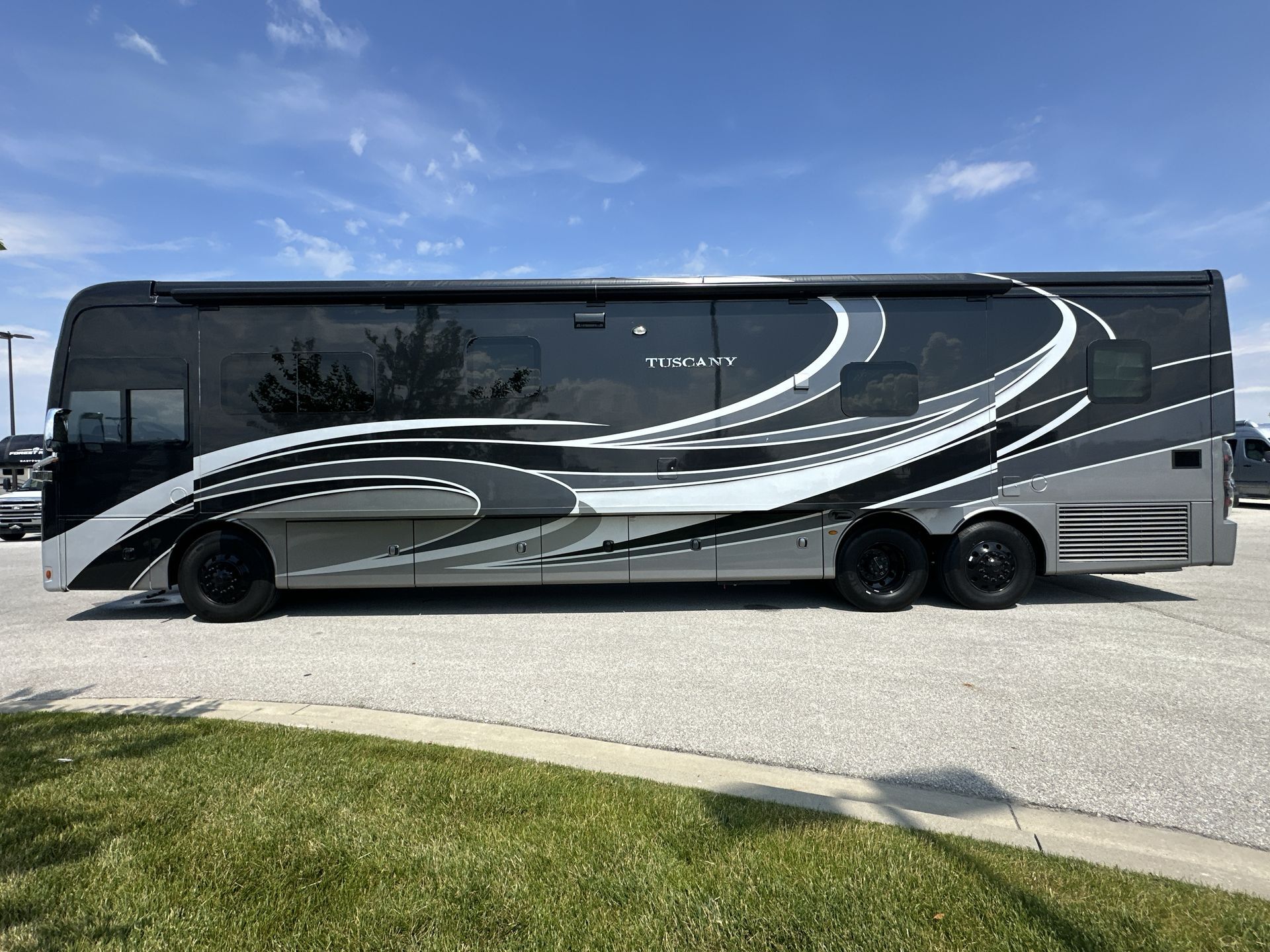 2022 Thor Motor Coach Tuscany 45MX in altoona IA