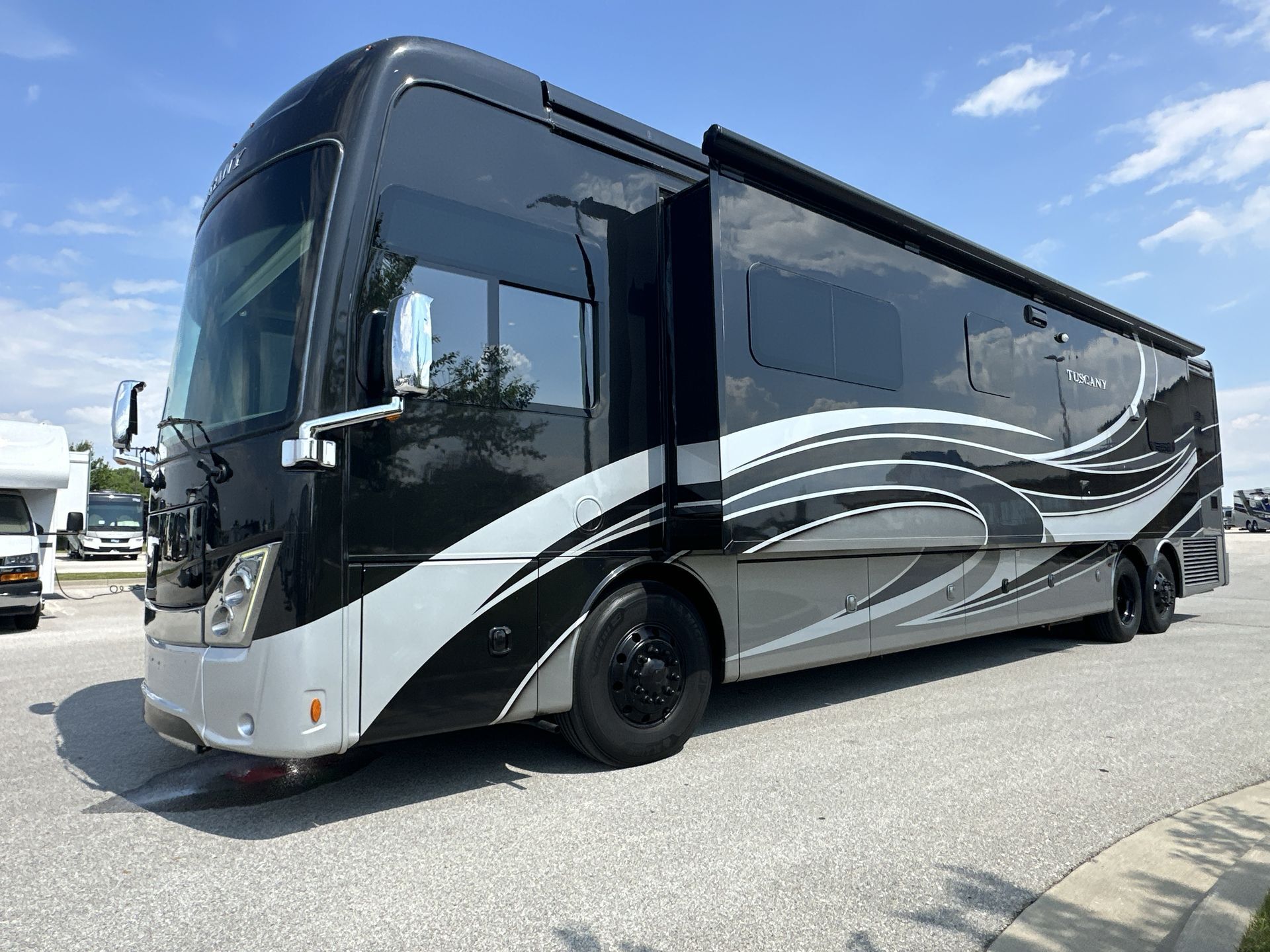 2022 Thor Motor Coach Tuscany 45MX in altoona IA