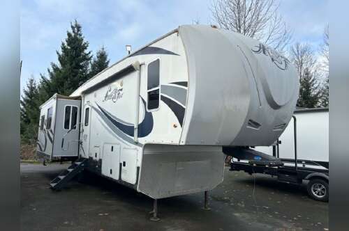 2017 Northwood Arctic Fox 35-5Z in bonney lake WA