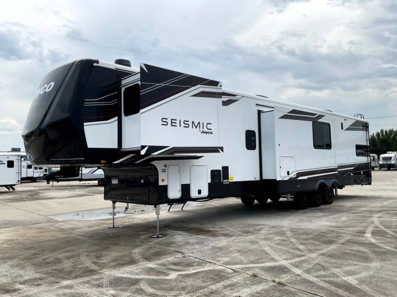 A photo of this 2026 Jayco Seismic 395
