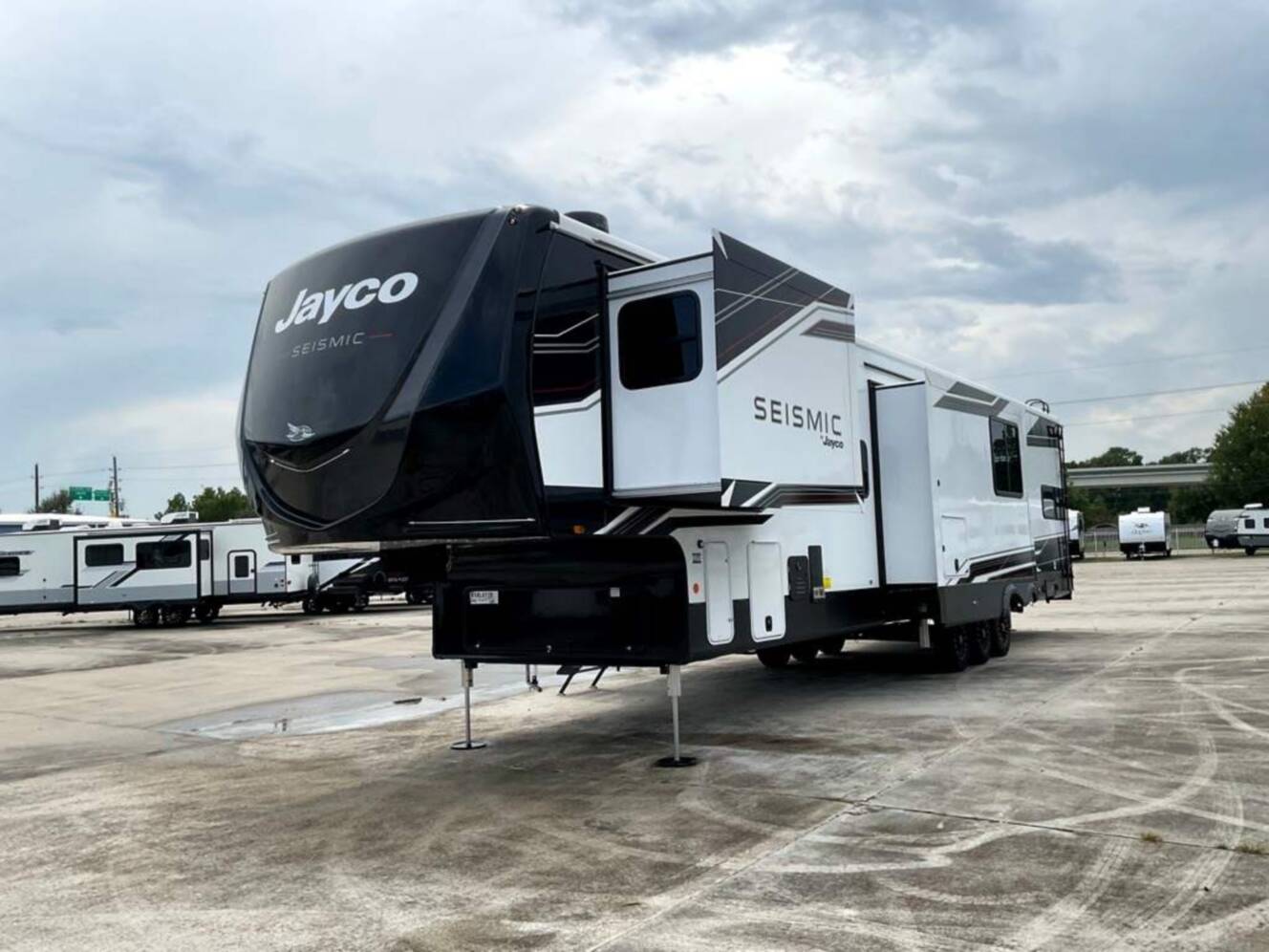 A photo of this 2026 Jayco Seismic 395
