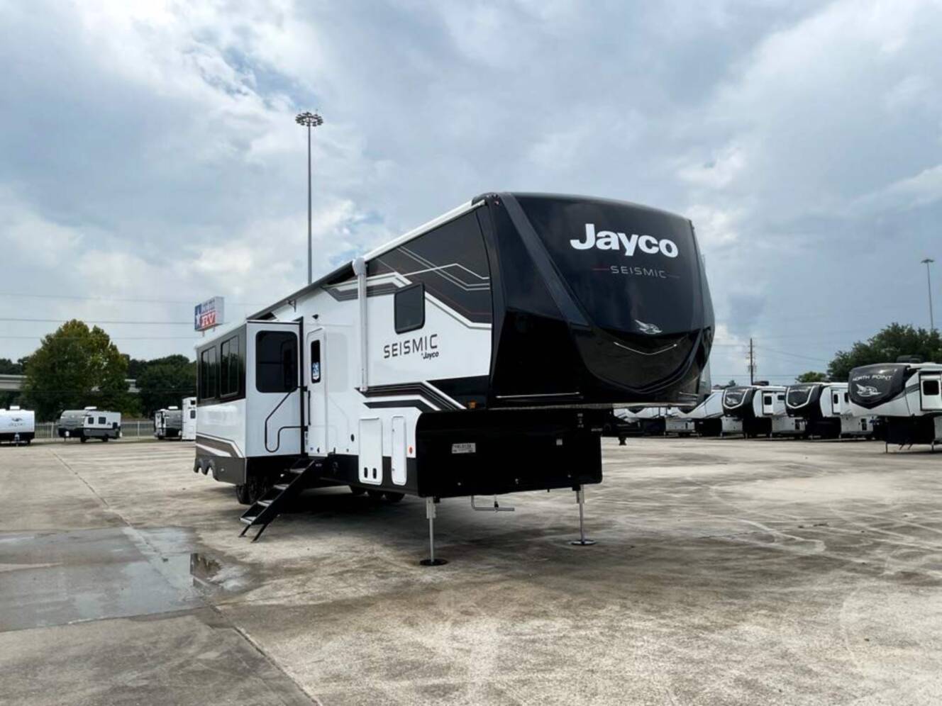 A photo of this 2026 Jayco Seismic 395