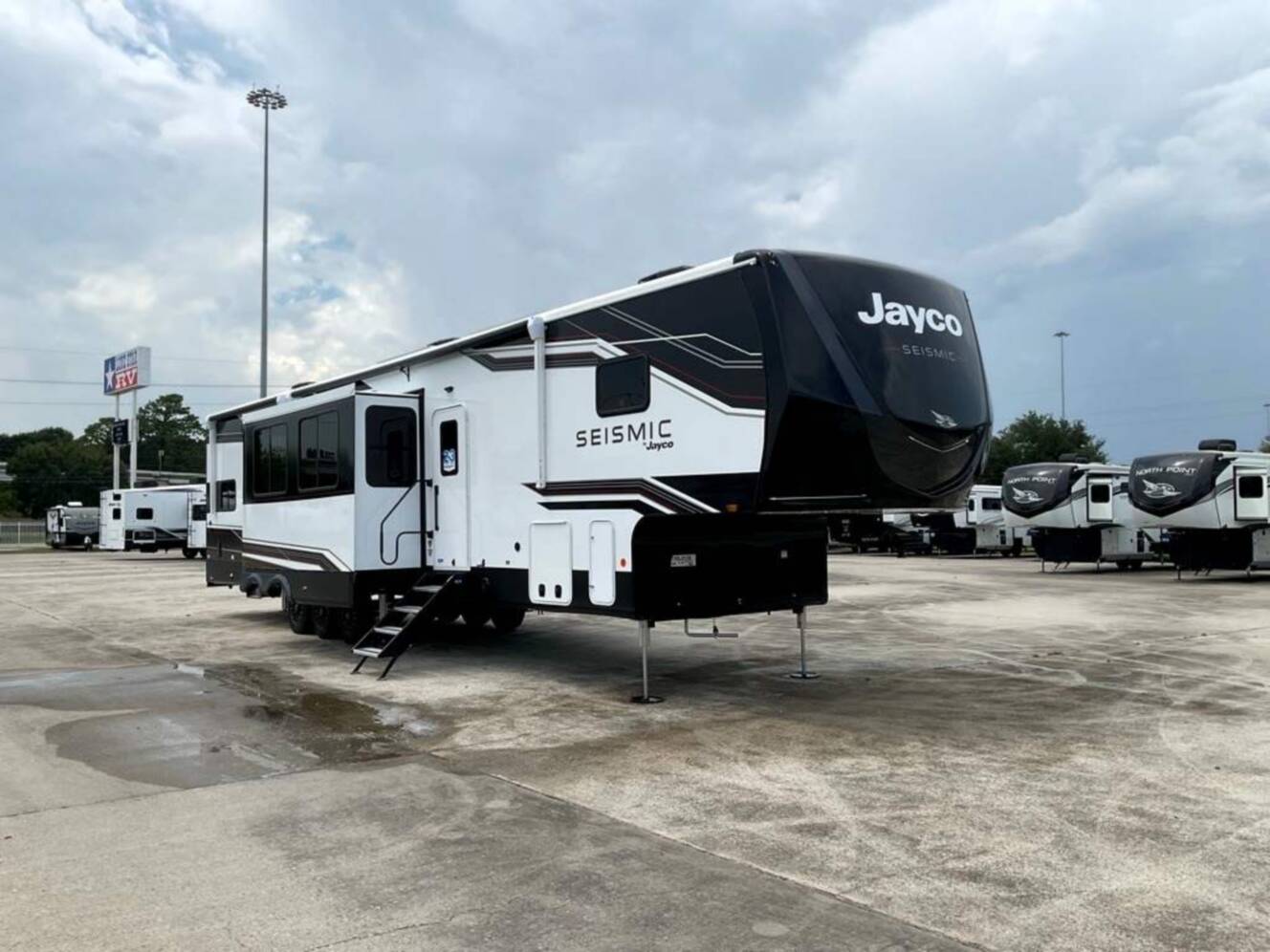 A photo of this 2026 Jayco Seismic 395