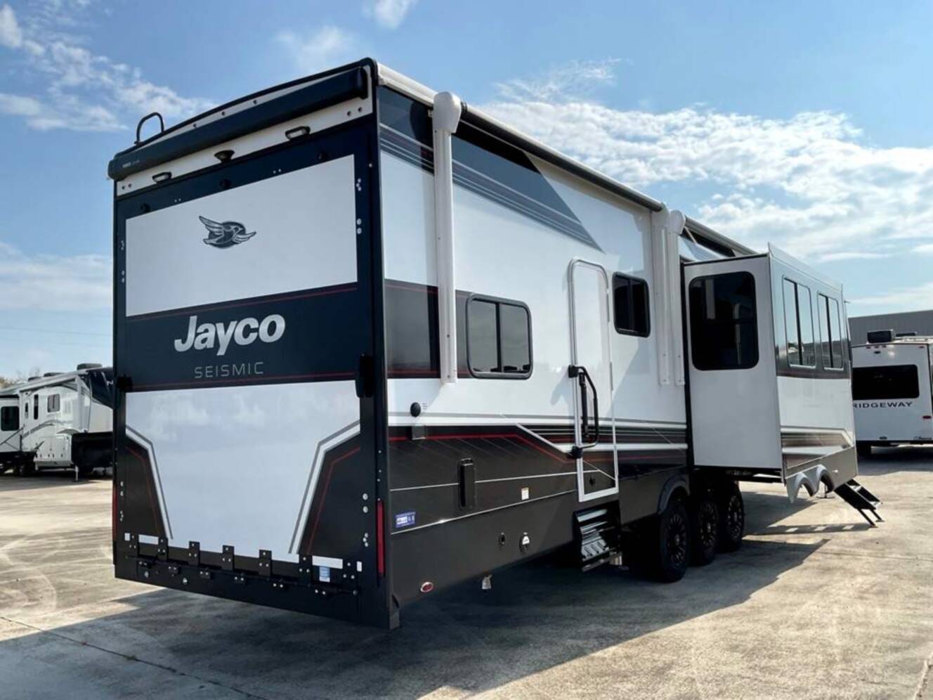 A photo of this 2026 Jayco Seismic 395