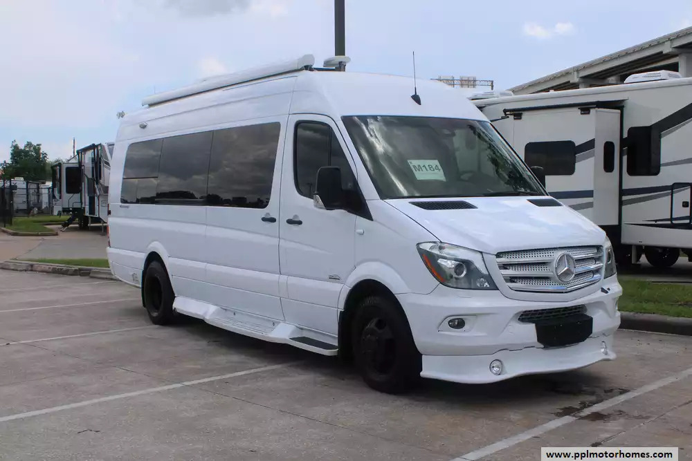 2019 Midwest Automotive Design Weekender 3500 MD4 in houston TX