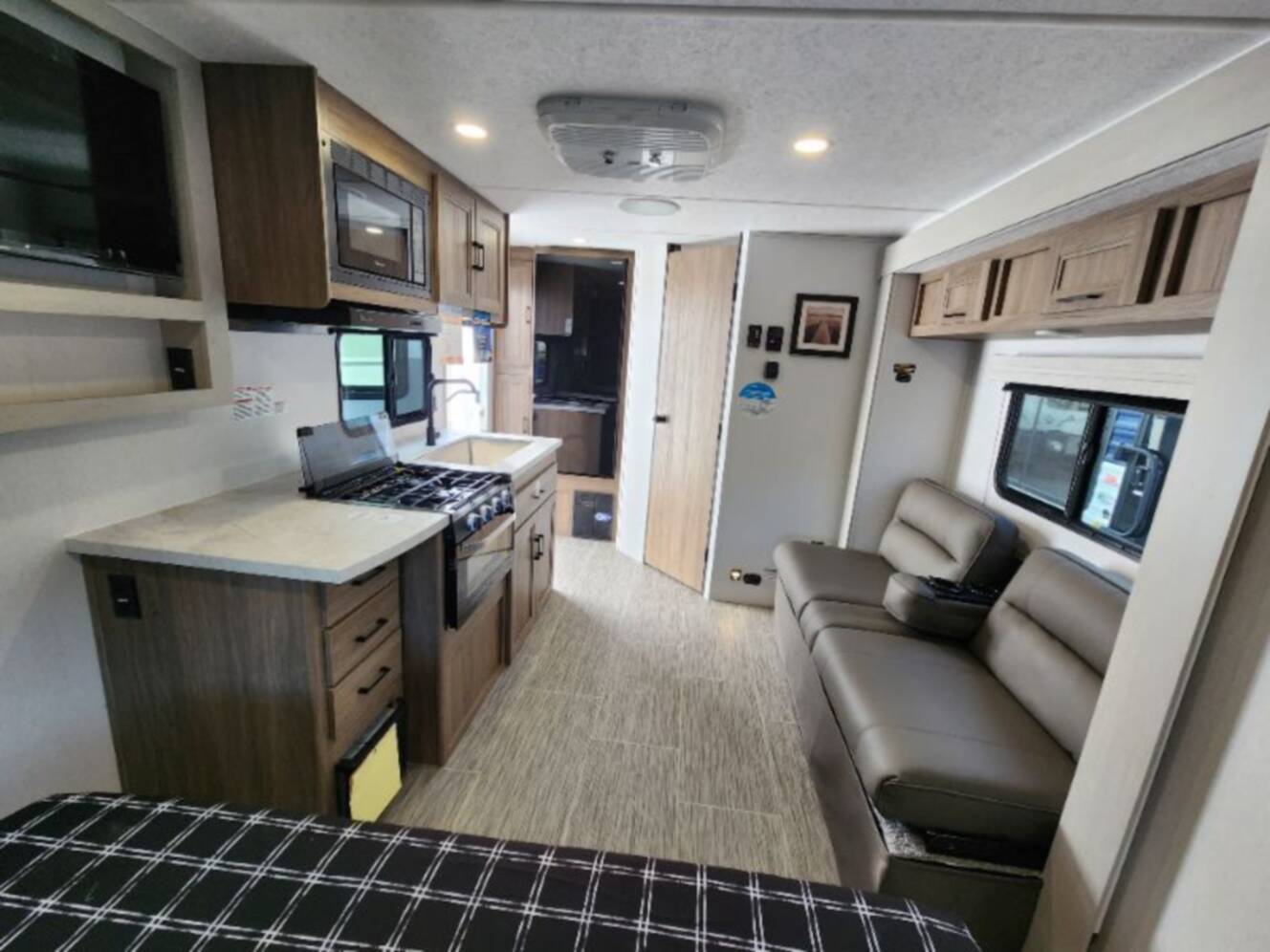 A photo of this 2025 Coachmen Freedom Express Select 19SE