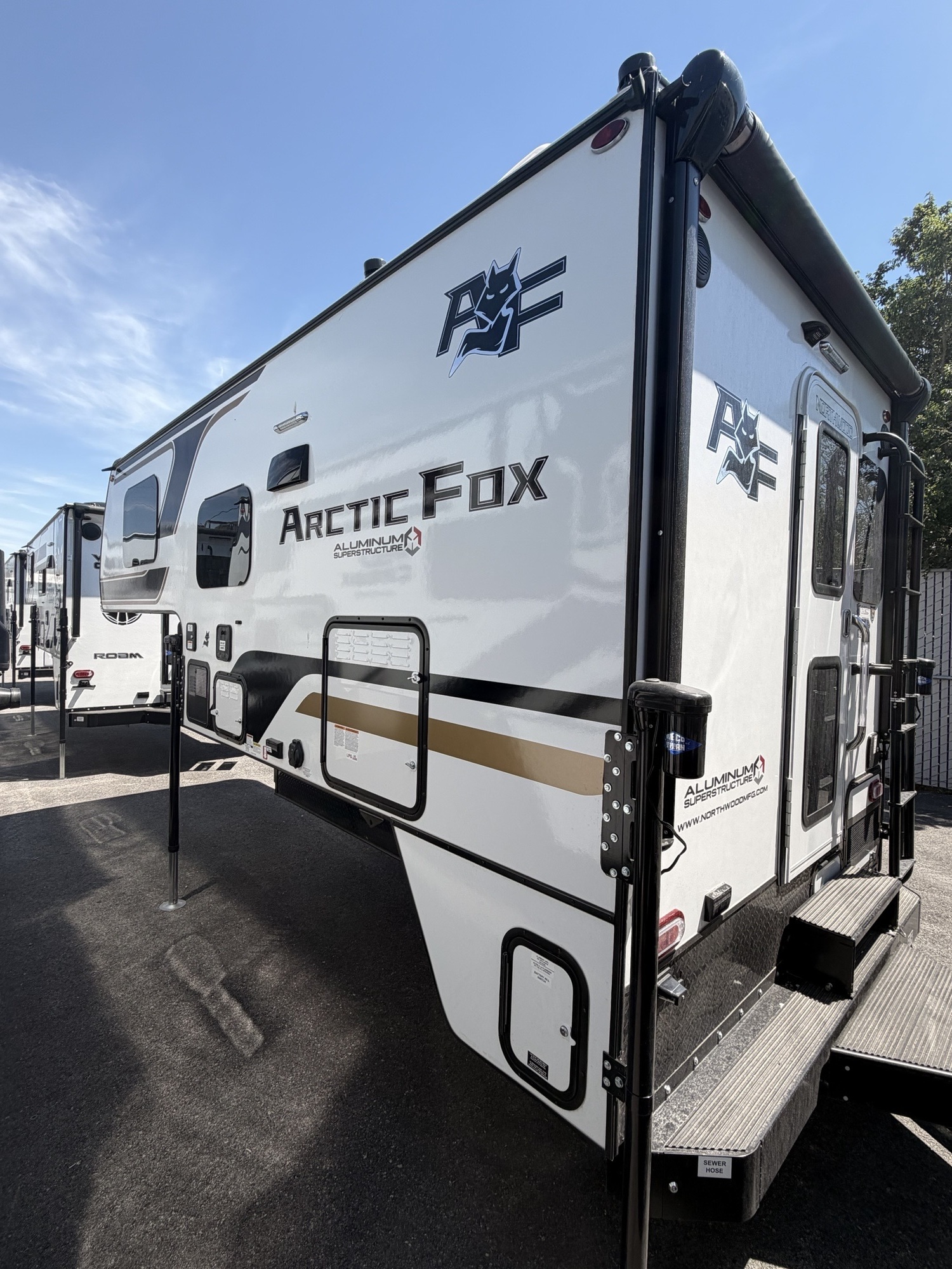 2027 Northwood Mfg ARCTIC FOX 990 in carson city NV