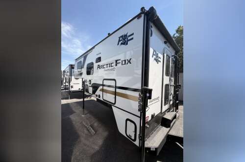 2027 Northwood Mfg ARCTIC FOX 990 in carson city NV