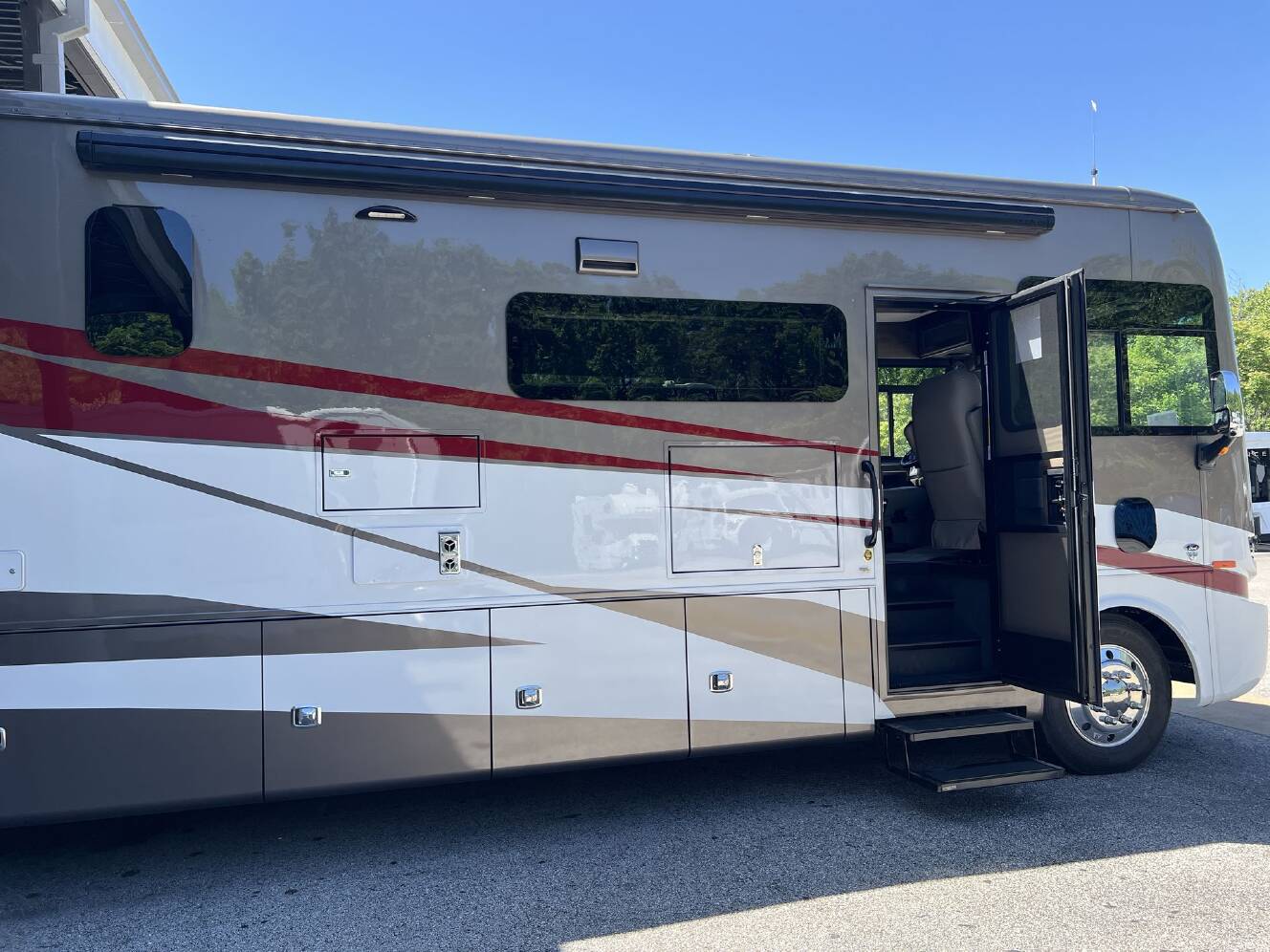 A photo of this 2026 Tiffin Motorhomes OPEN ROAD ALLEGRO 36 LA