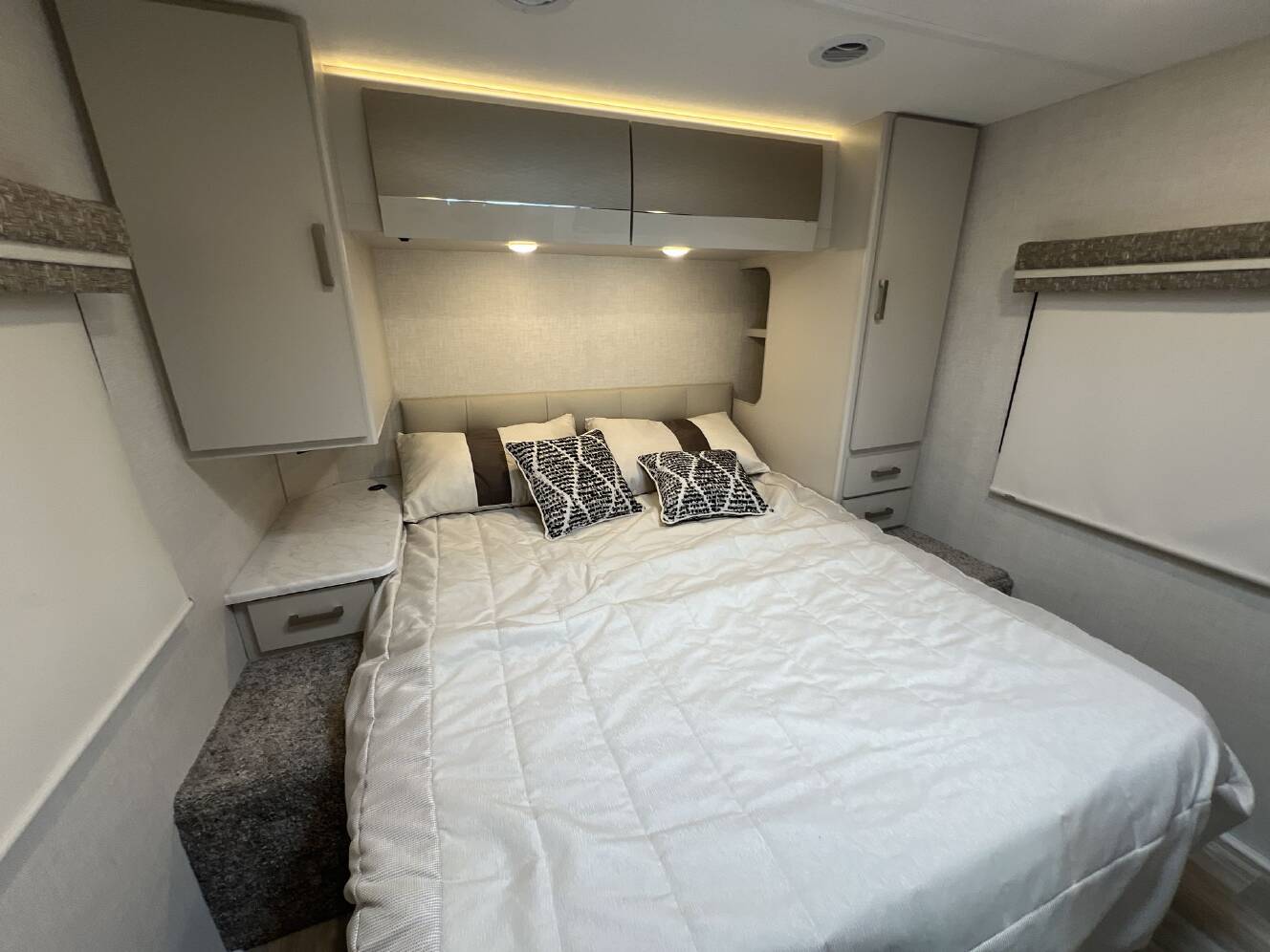 A photo of this 2026 Thor Motor Coach Vegas 28.1