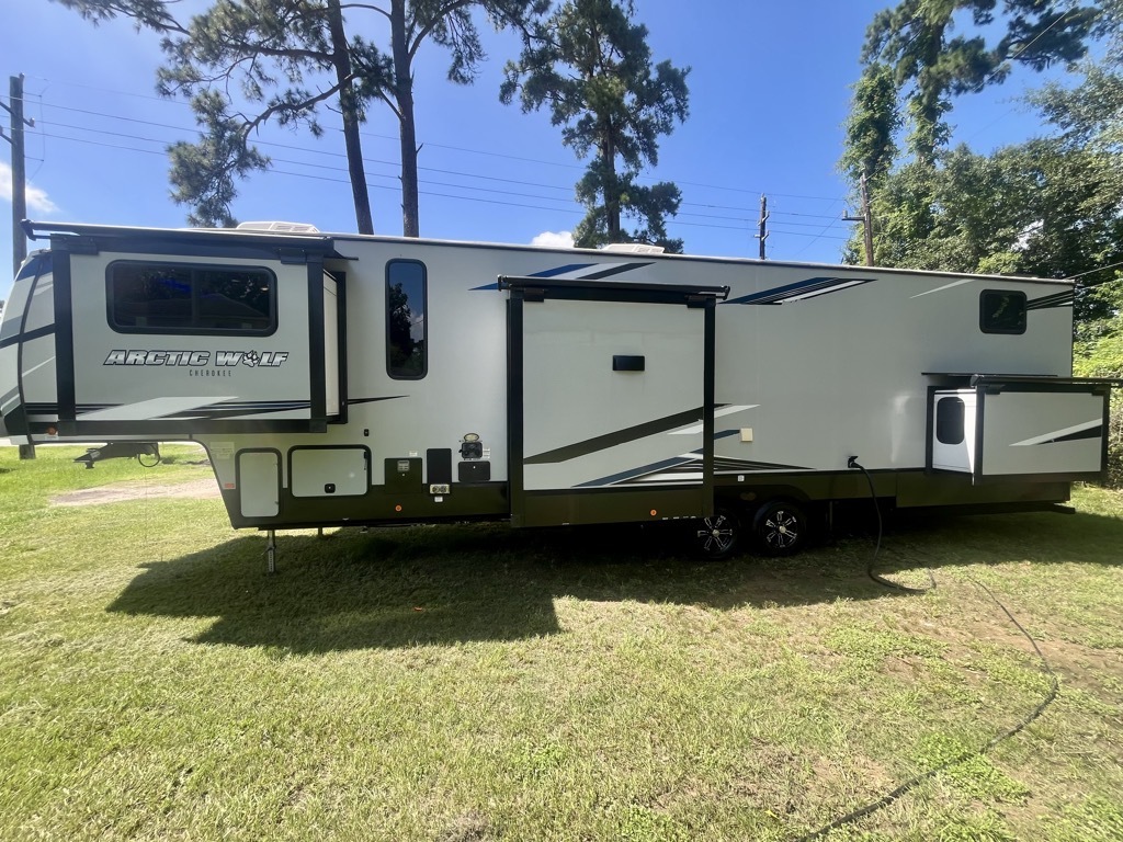 2022 Forest River CHEROKEE ARCTIC WOLF 3990 SUITE in spring TX
