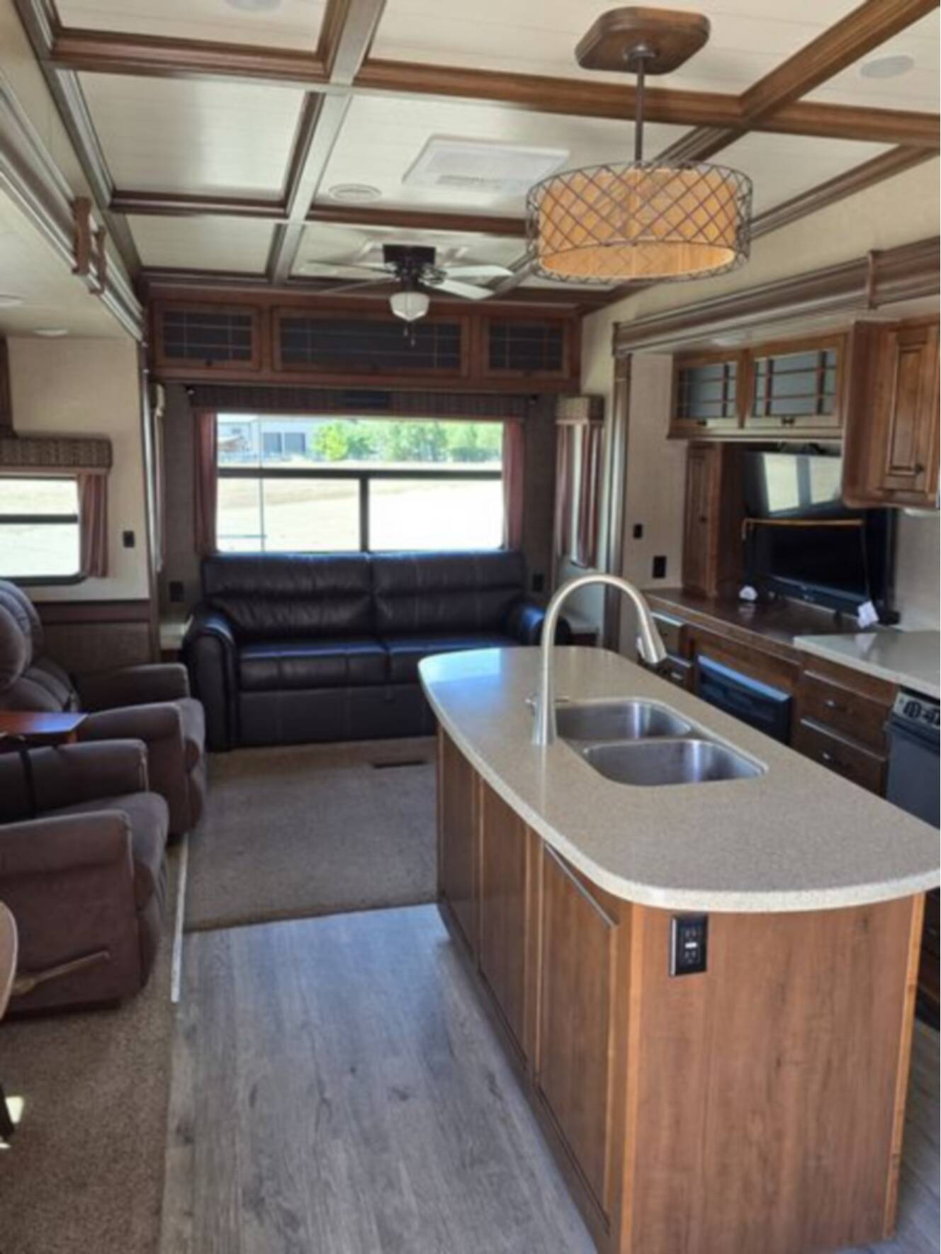 A photo of this 2015 Heartland Bighorn 3570rs