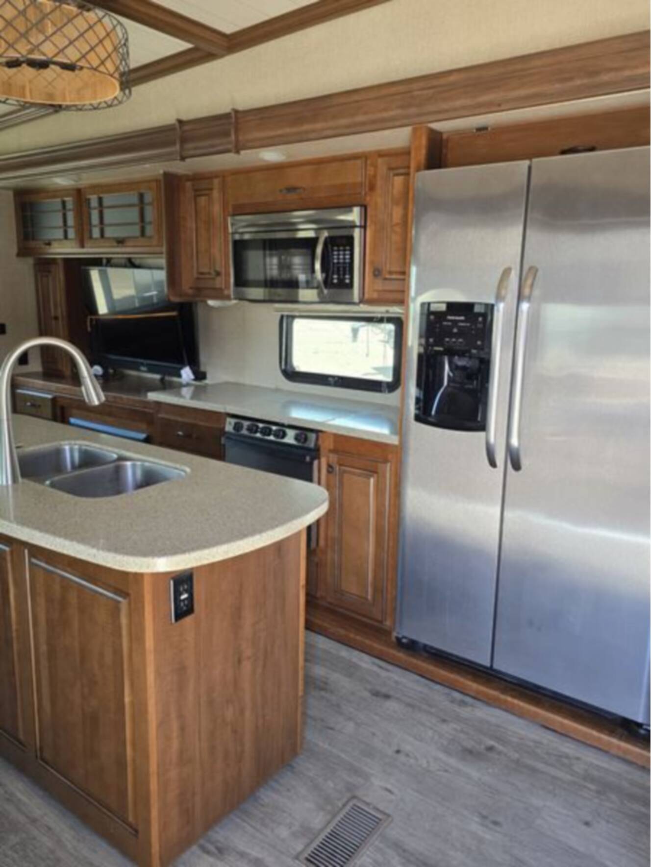 A photo of this 2015 Heartland Bighorn 3570rs