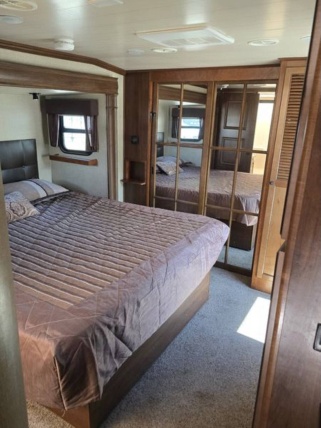 A photo of this 2015 Heartland Bighorn 3570rs