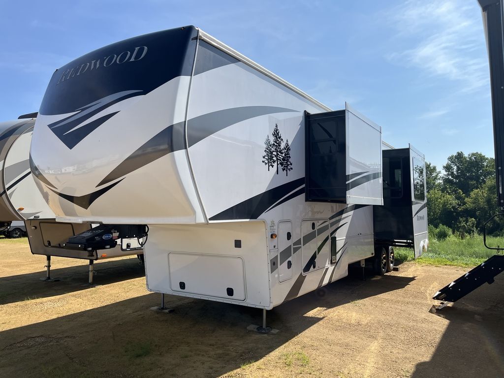 2021 Crossroads Rv Redwood RV RW4001LK in dubuque IA