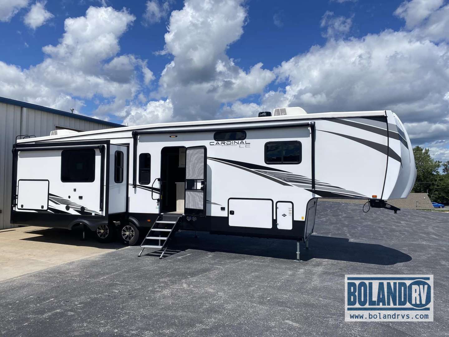 2022 Forest River Cardinal Limited 366DVLE in hannibal MO
