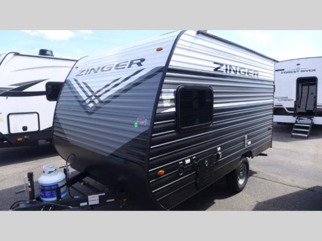A photo of this 2026 Crossroads Zinger Lite Mini 12FB