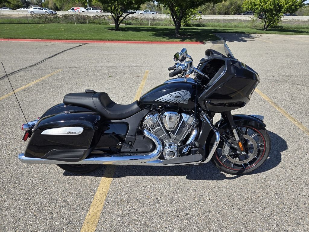 2022 Indian Motorcycle® Challenger® Limited Black Metallic LIMITED in Meridian, ID