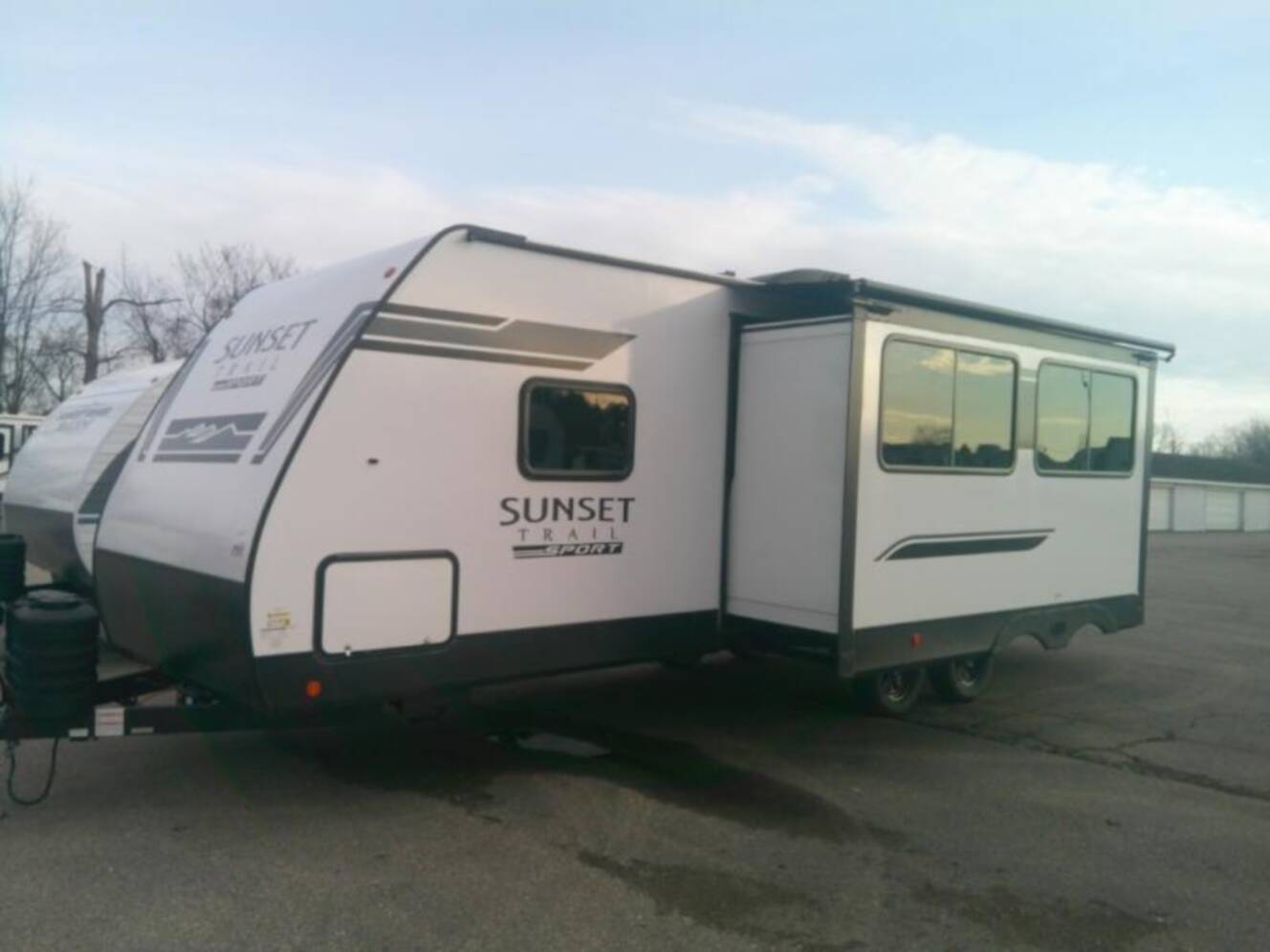 A photo of this 2025 Crossroads Sunset Trail Sport 27BHS