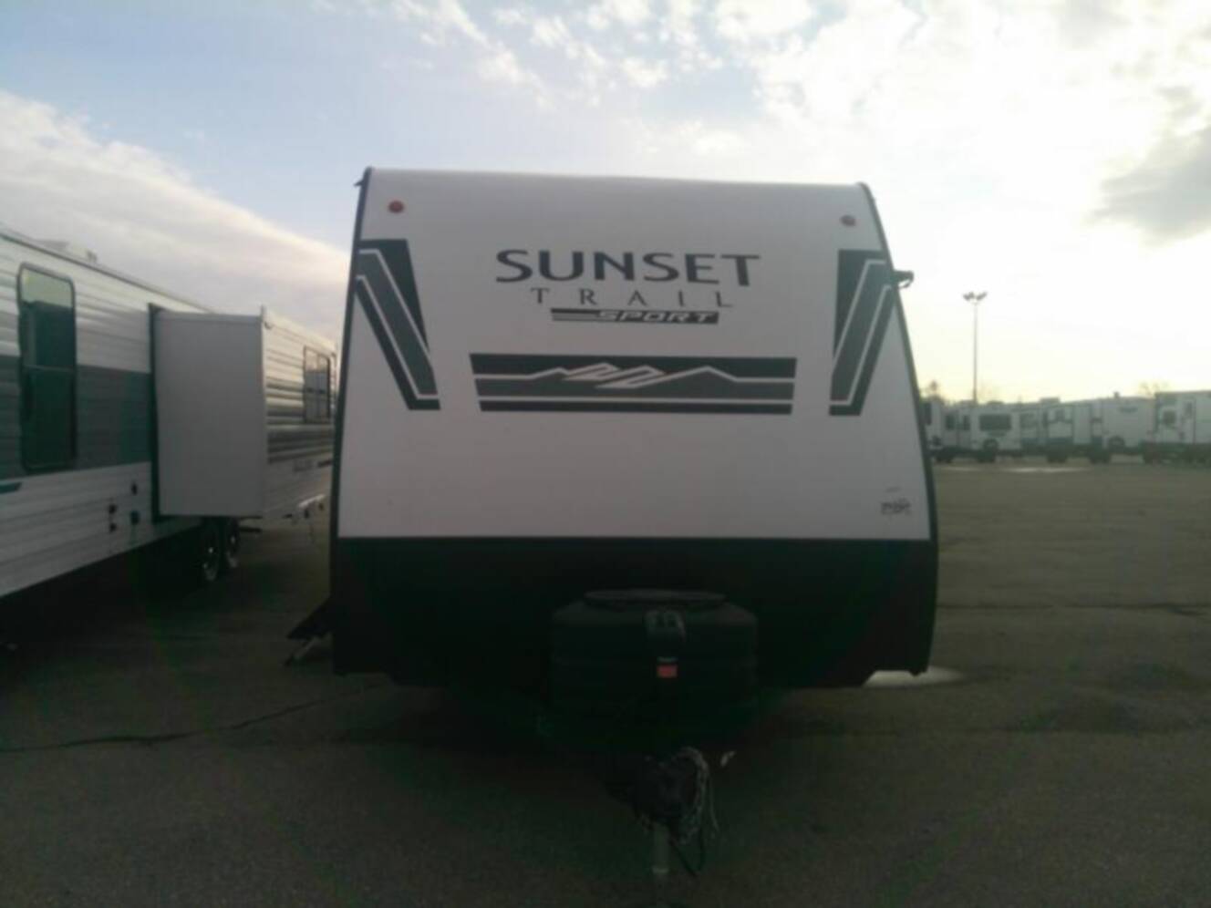 A photo of this 2025 Crossroads Sunset Trail Sport 27BHS