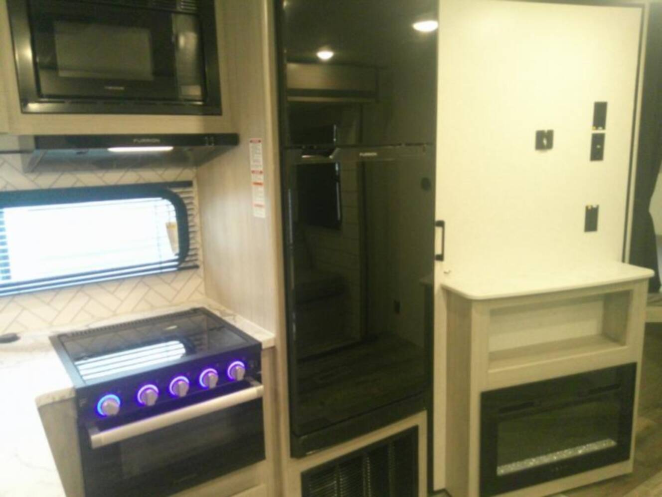 A photo of this 2025 Crossroads Sunset Trail Sport 27BHS