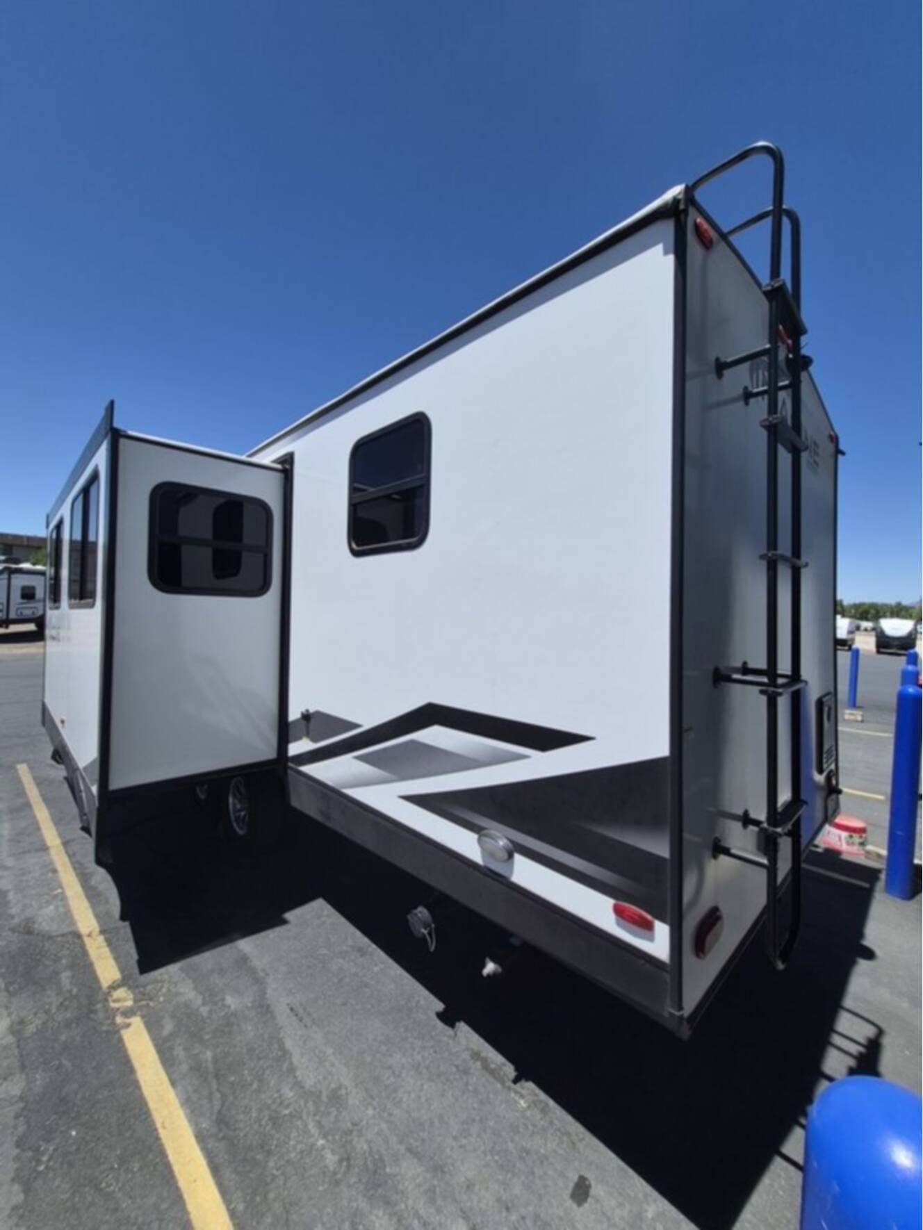 A photo of this 2025 Grand Design Imagine 2800 BH