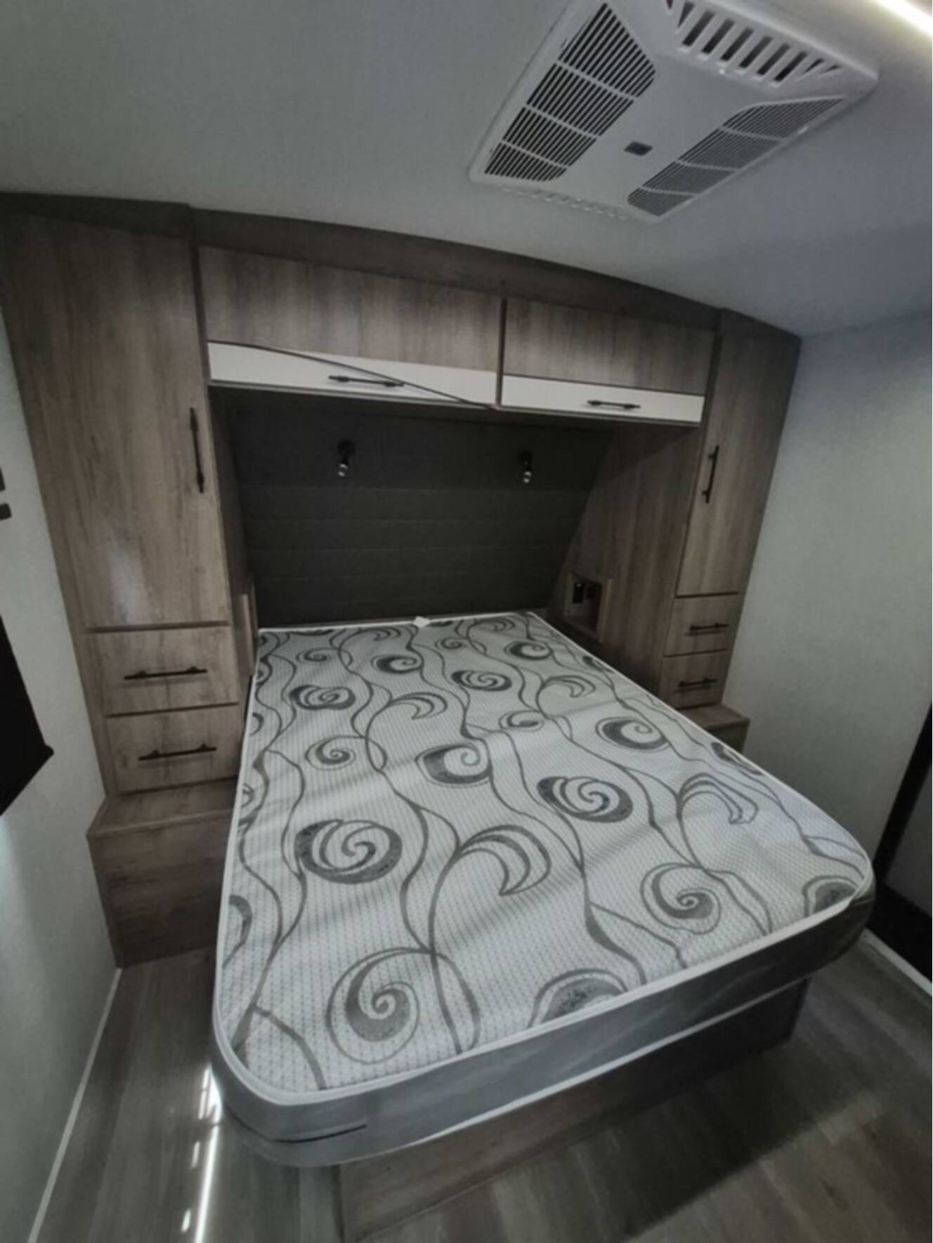 A photo of this 2025 Grand Design Imagine 2800 BH