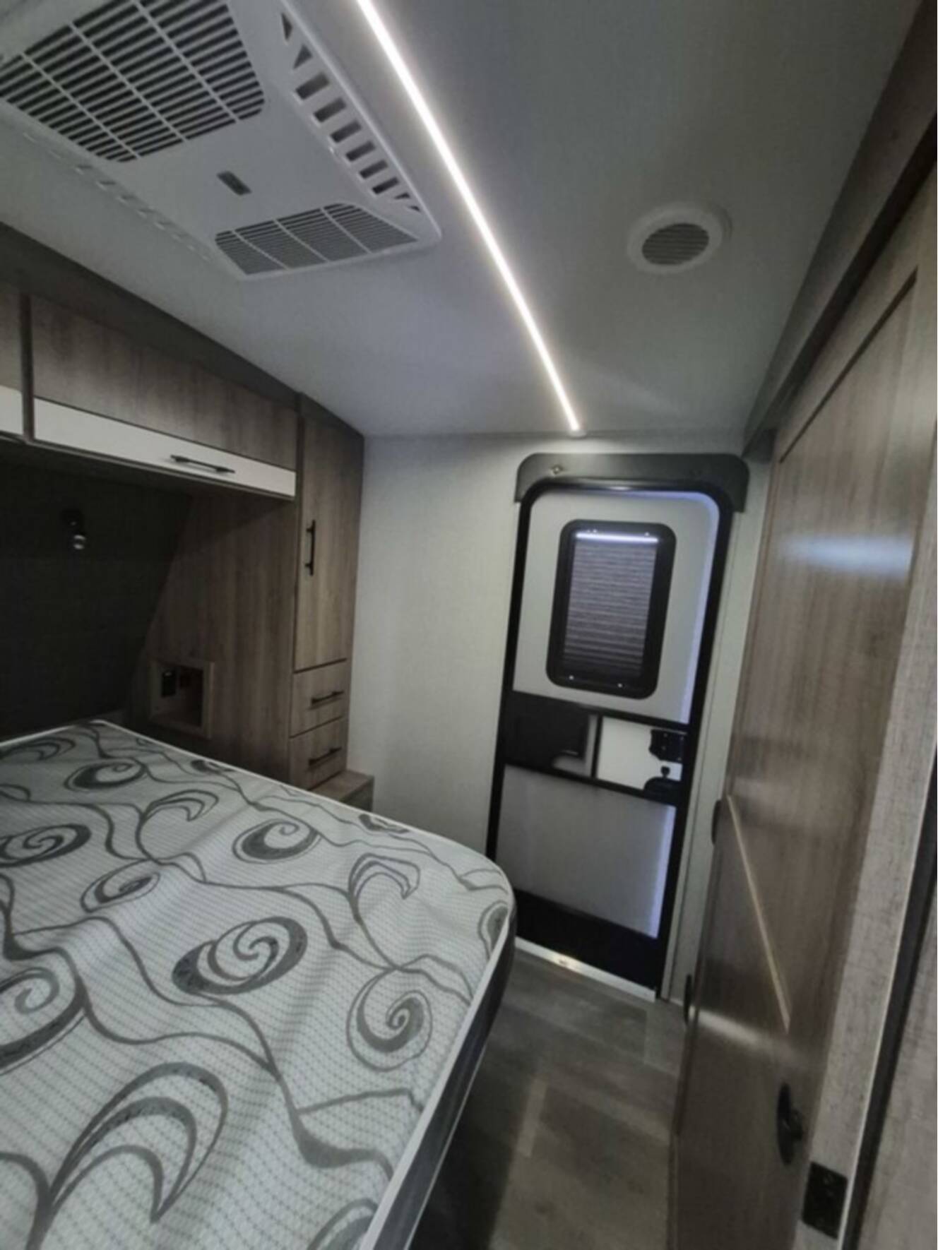 A photo of this 2025 Grand Design Imagine 2800 BH