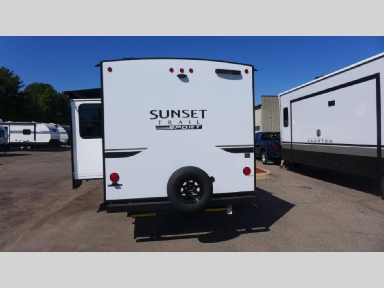 A photo of this 2025 Crossroads Sunset Trail Sport 26RBS