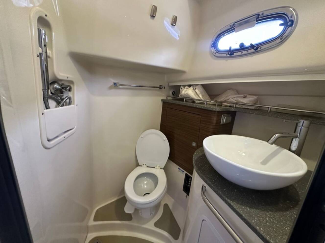 A photo of this 2017 Boston Whaler 345 Conquest