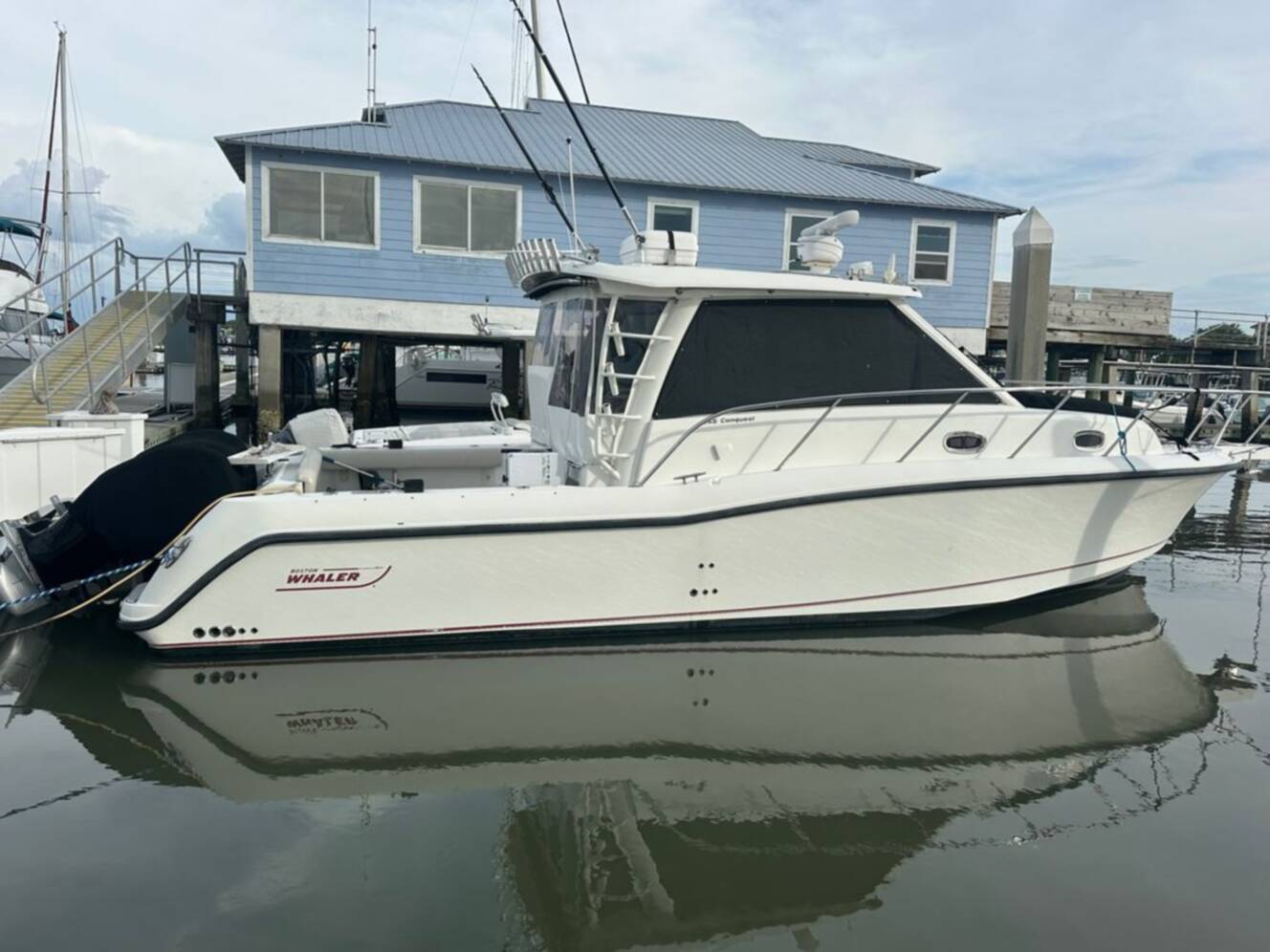 A photo of this 2017 Boston Whaler 345 Conquest